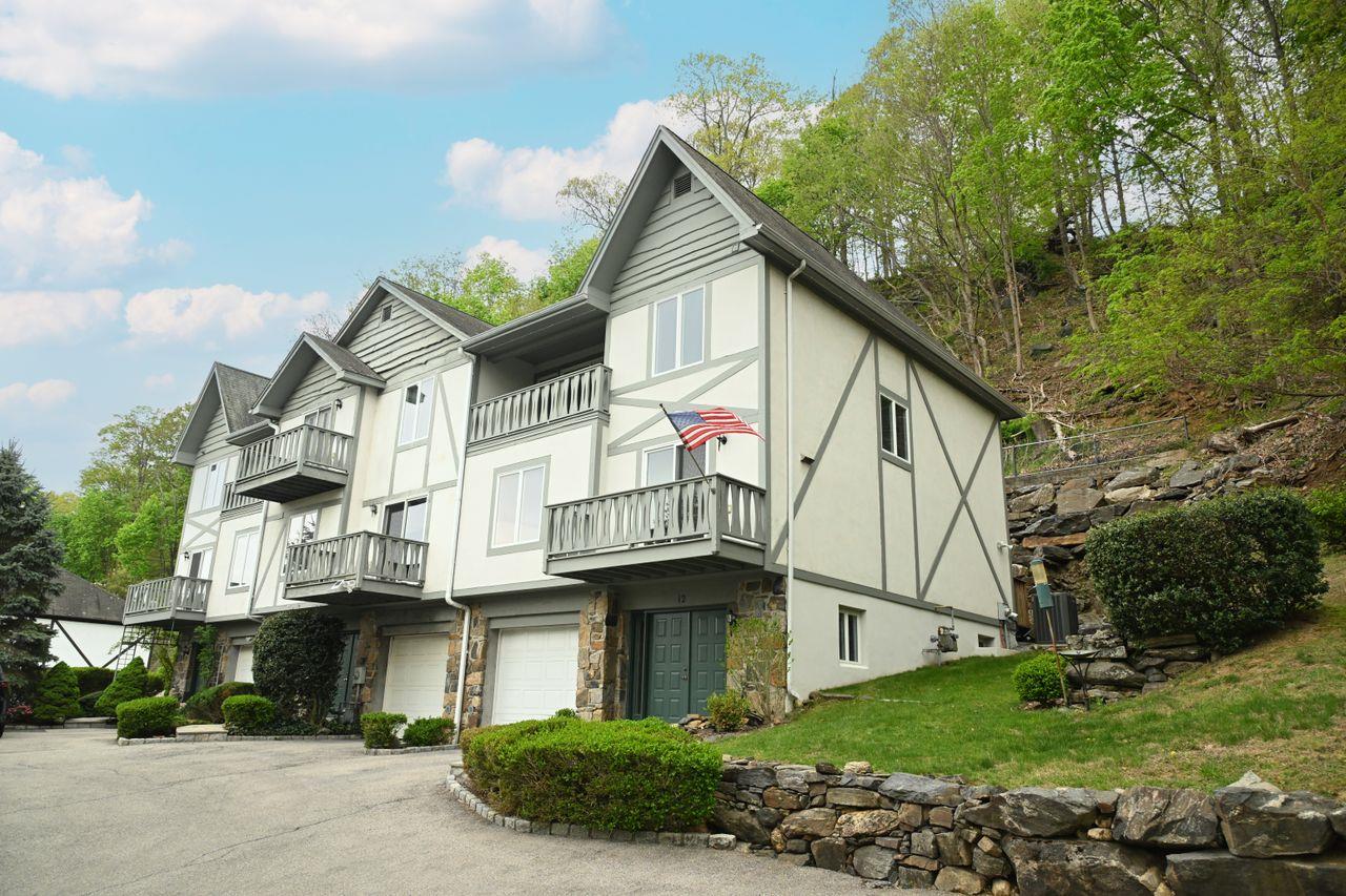 12 Hillcrest Avenue, Pleasantville, New York image 1