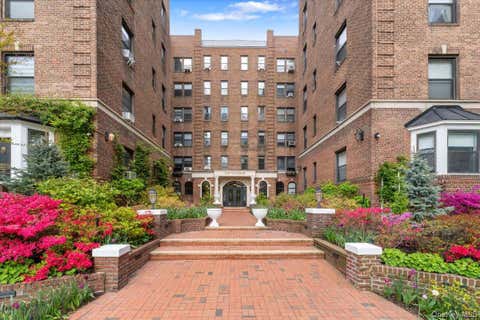 Homes For Sale - 21 Barstow Road #2I<br/> Great Neck, NY 11021