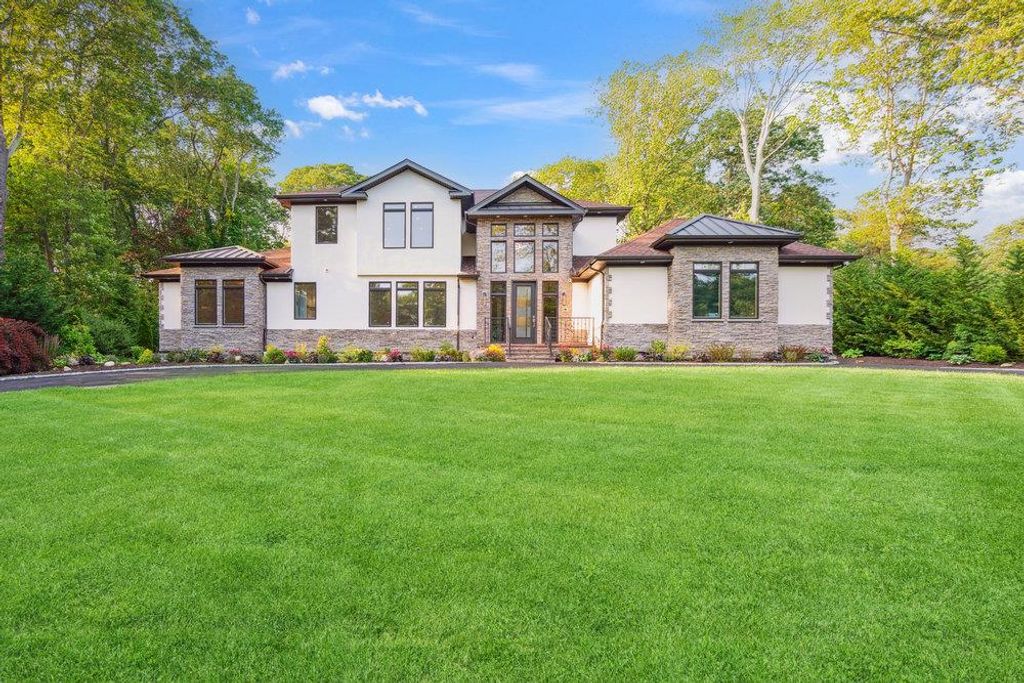 Photo of 21 Arista Drive, Dix Hills, NY 11746 (MLS # 872122)