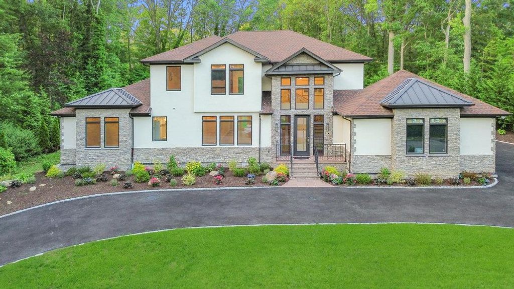Photo of 21 Arista Drive, Dix Hills, NY 11746 (MLS # 872122)