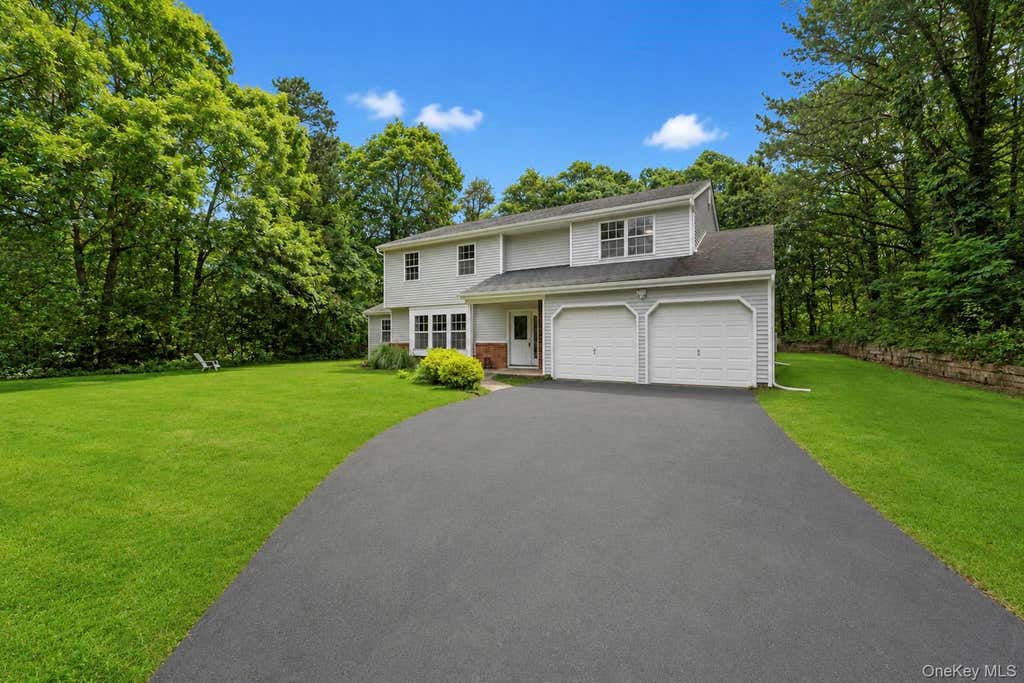Photo of 11 Bates Lane, Ridge, NY 11961 (MLS # 1032928)