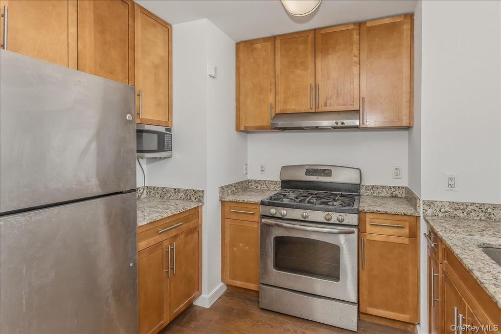 Photo of 40-26 College Point Boulevard #11E, Flushing, NY 11354 (MLS # 990702)