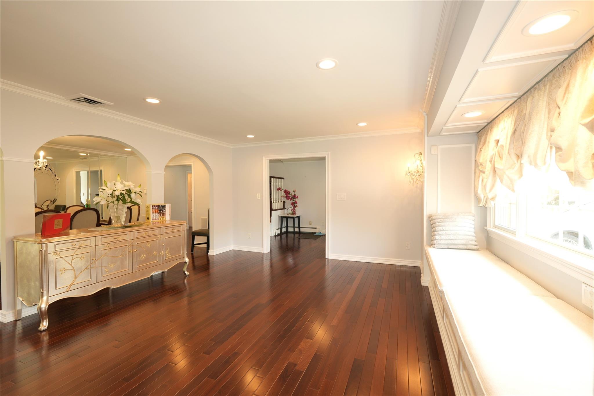 5 Samuel Court, Syosset, New York image 2