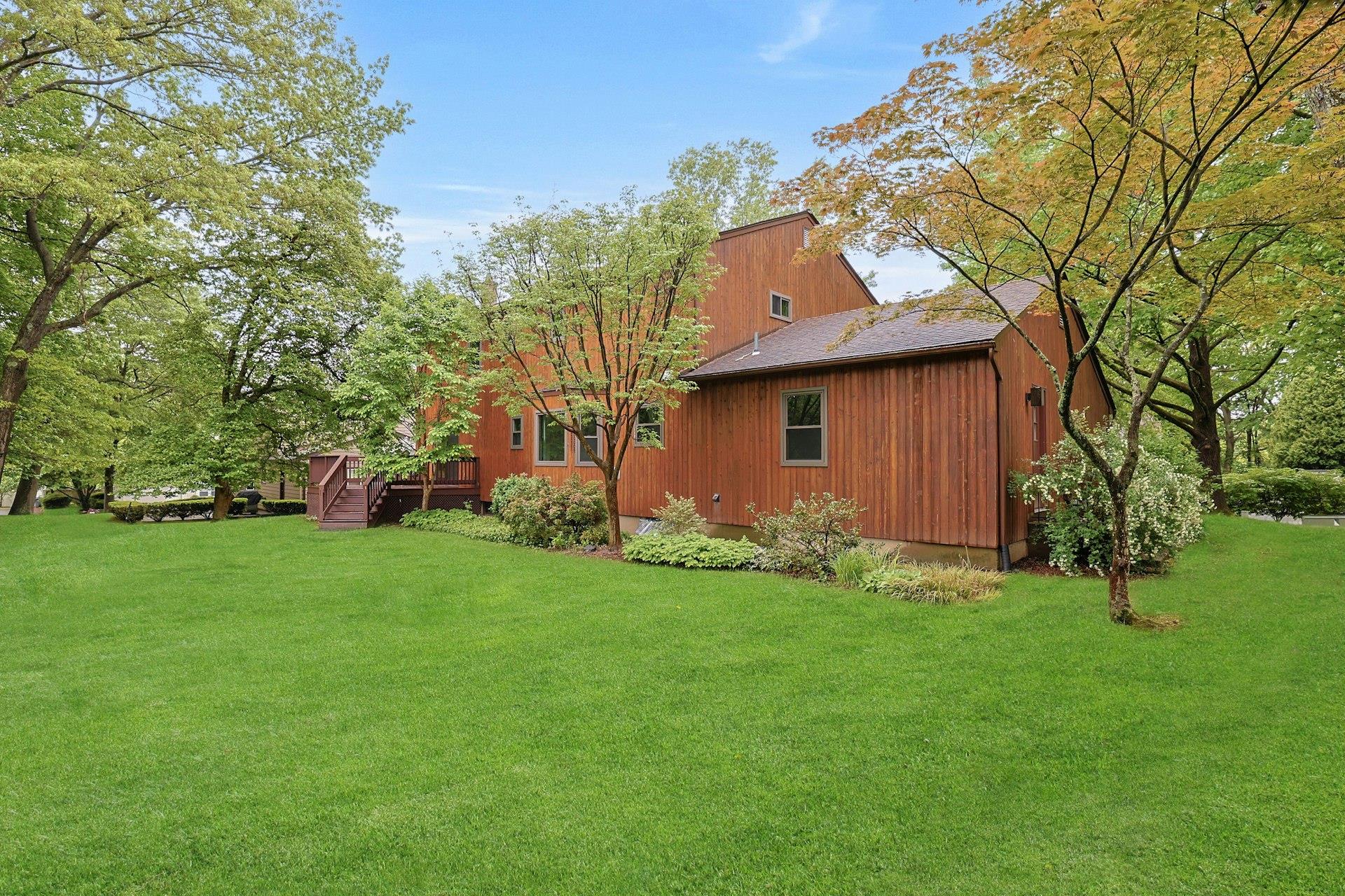 16 Quincy Lane, White Plains, New York image 27