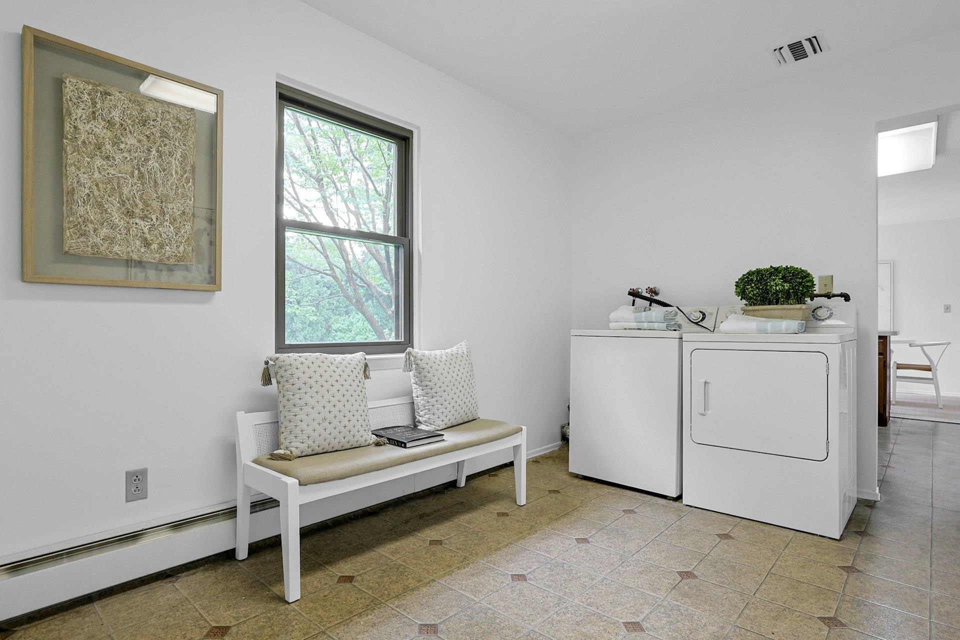 16 Quincy Lane, White Plains, New York image 3