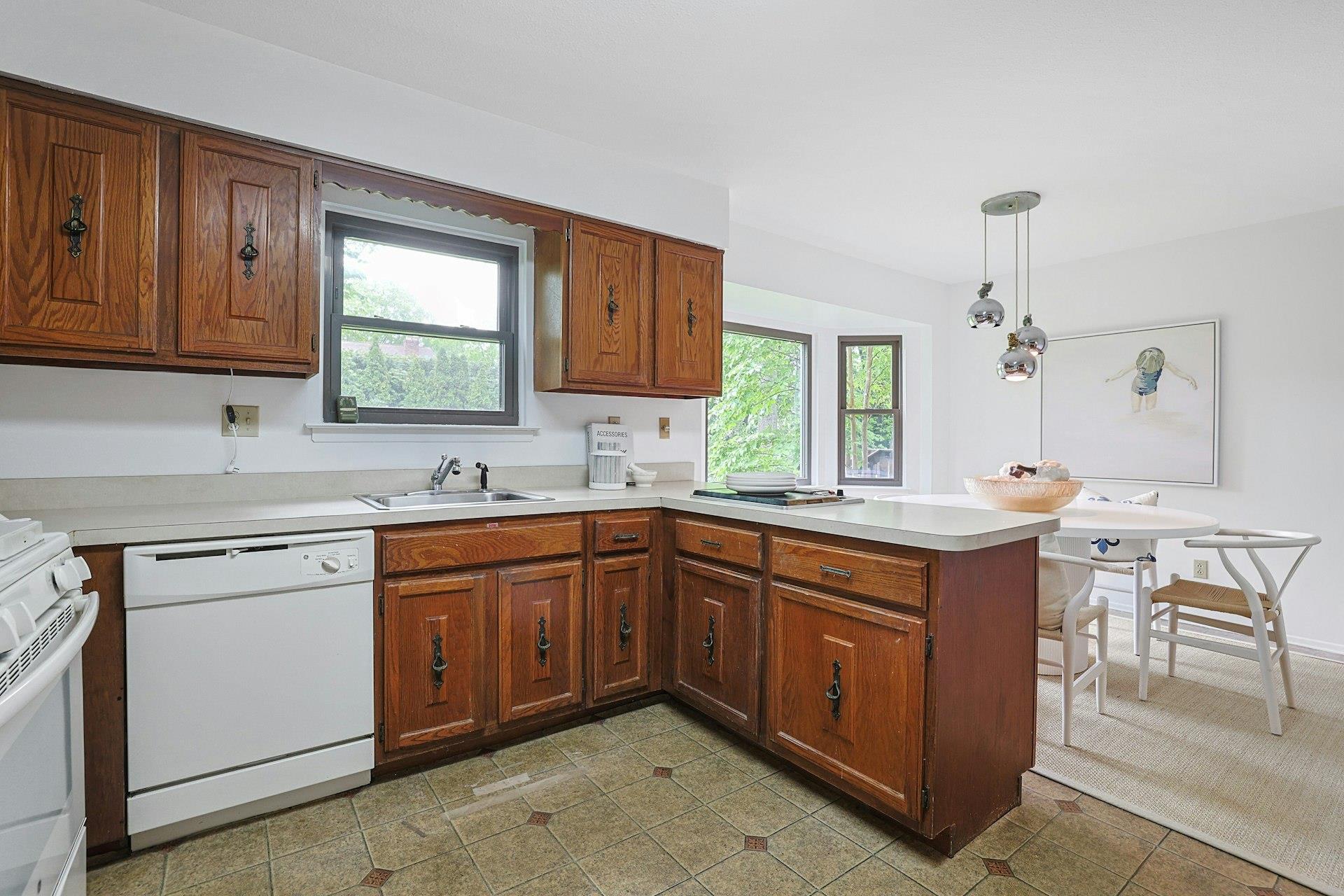 16 Quincy Lane, White Plains, New York image 4