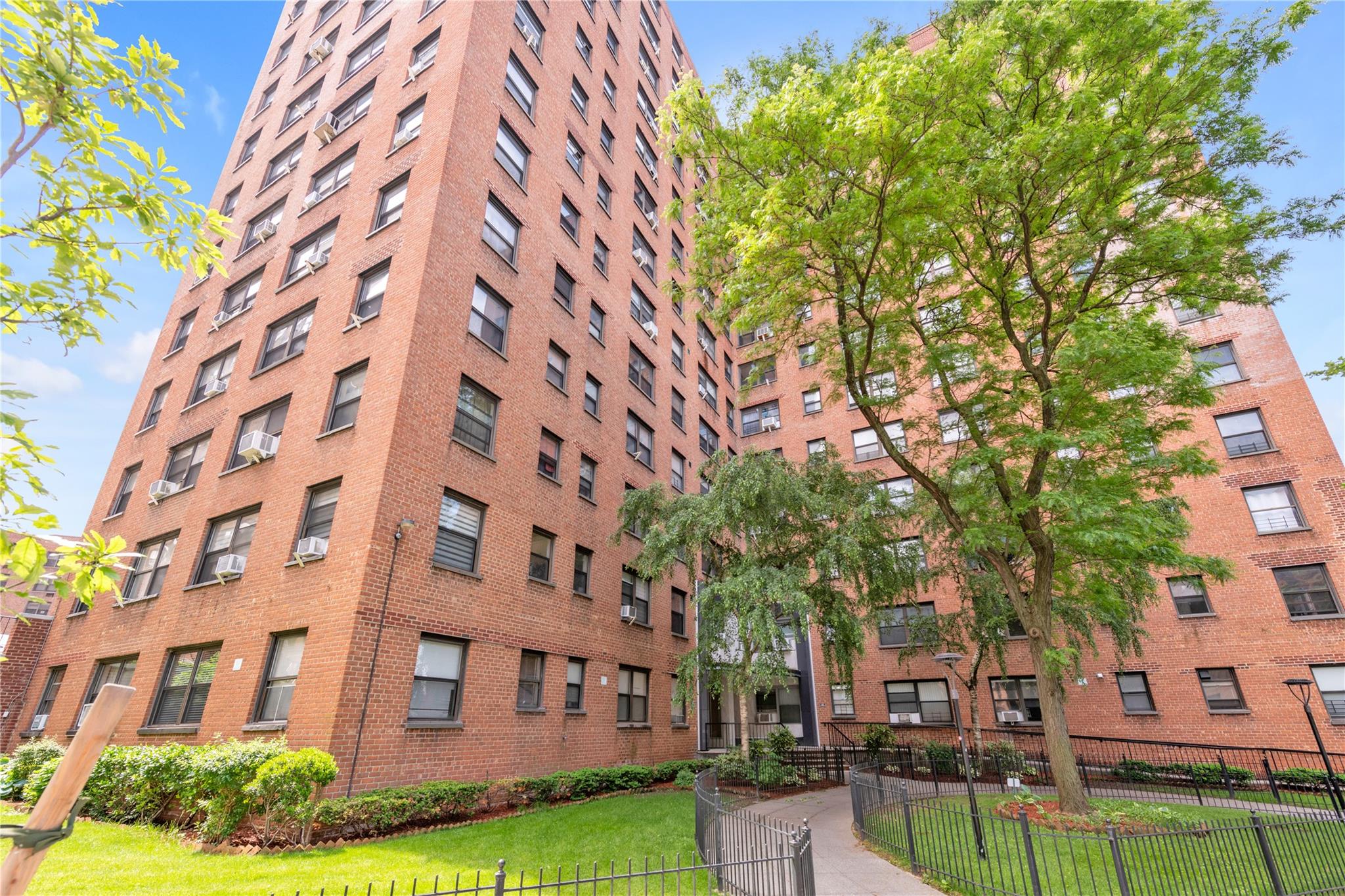 66th Road 3G, Rego Park, Queens, NY - 3 Bedrooms  
3 Bathrooms  
5 Rooms - 