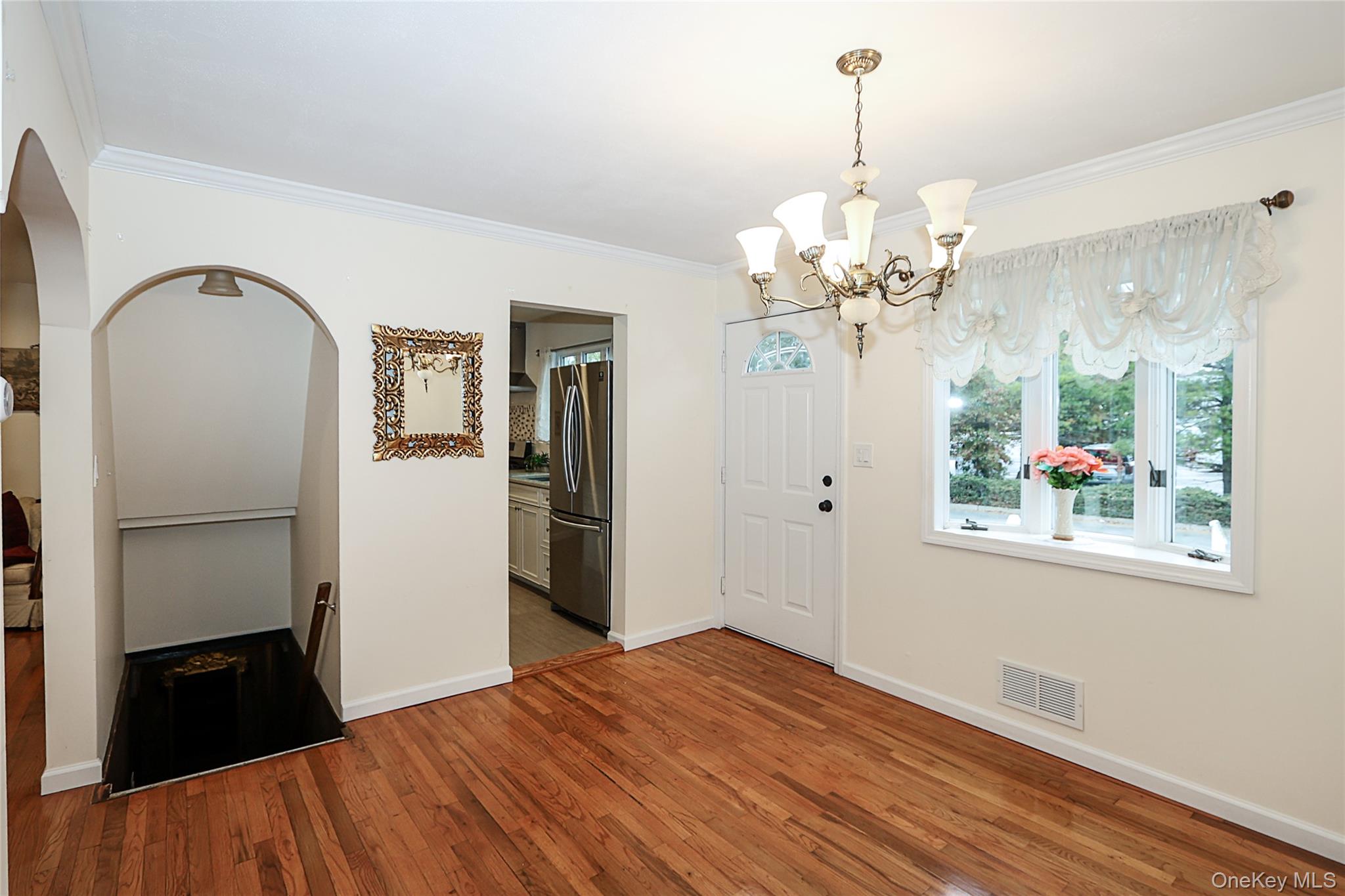 Plainview, New York 11803, United States, 3 Bedrooms Bedrooms, ,1 BathroomBathrooms,Residential,Active,238415