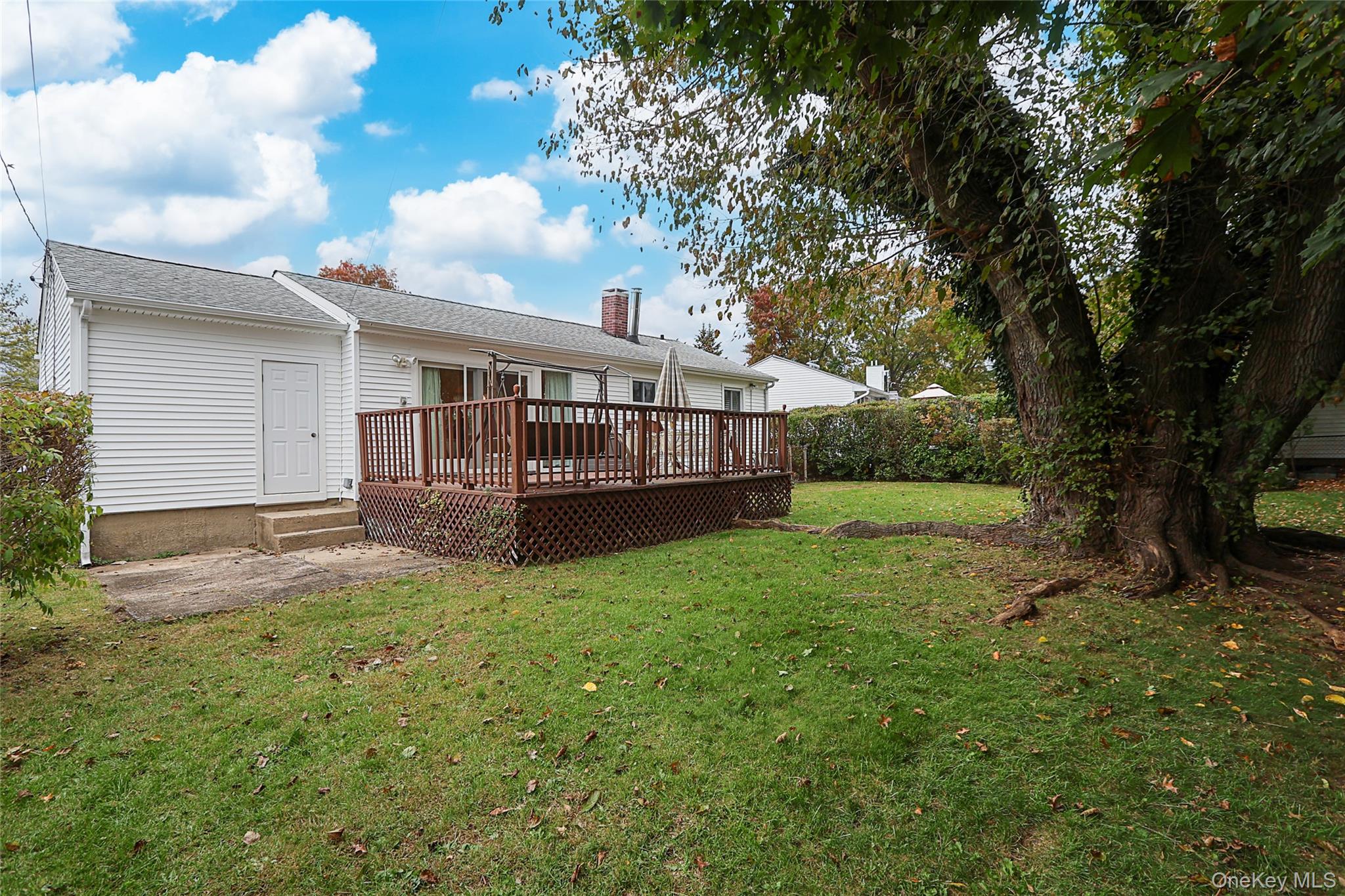 Plainview, New York 11803, United States, 3 Bedrooms Bedrooms, ,1 BathroomBathrooms,Residential,Active,238415