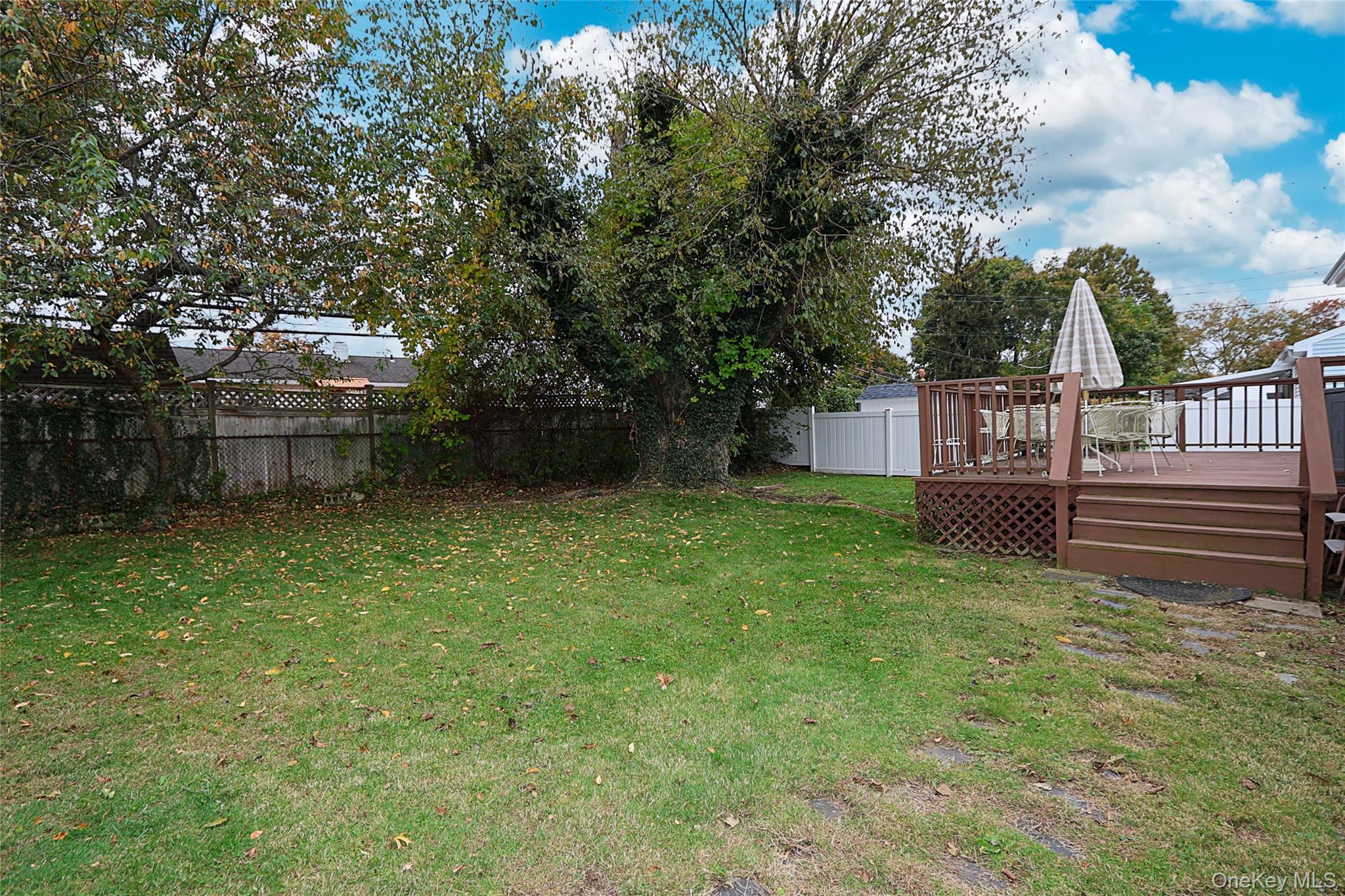 Plainview, New York 11803, United States, 3 Bedrooms Bedrooms, ,1 BathroomBathrooms,Residential,Active,238415