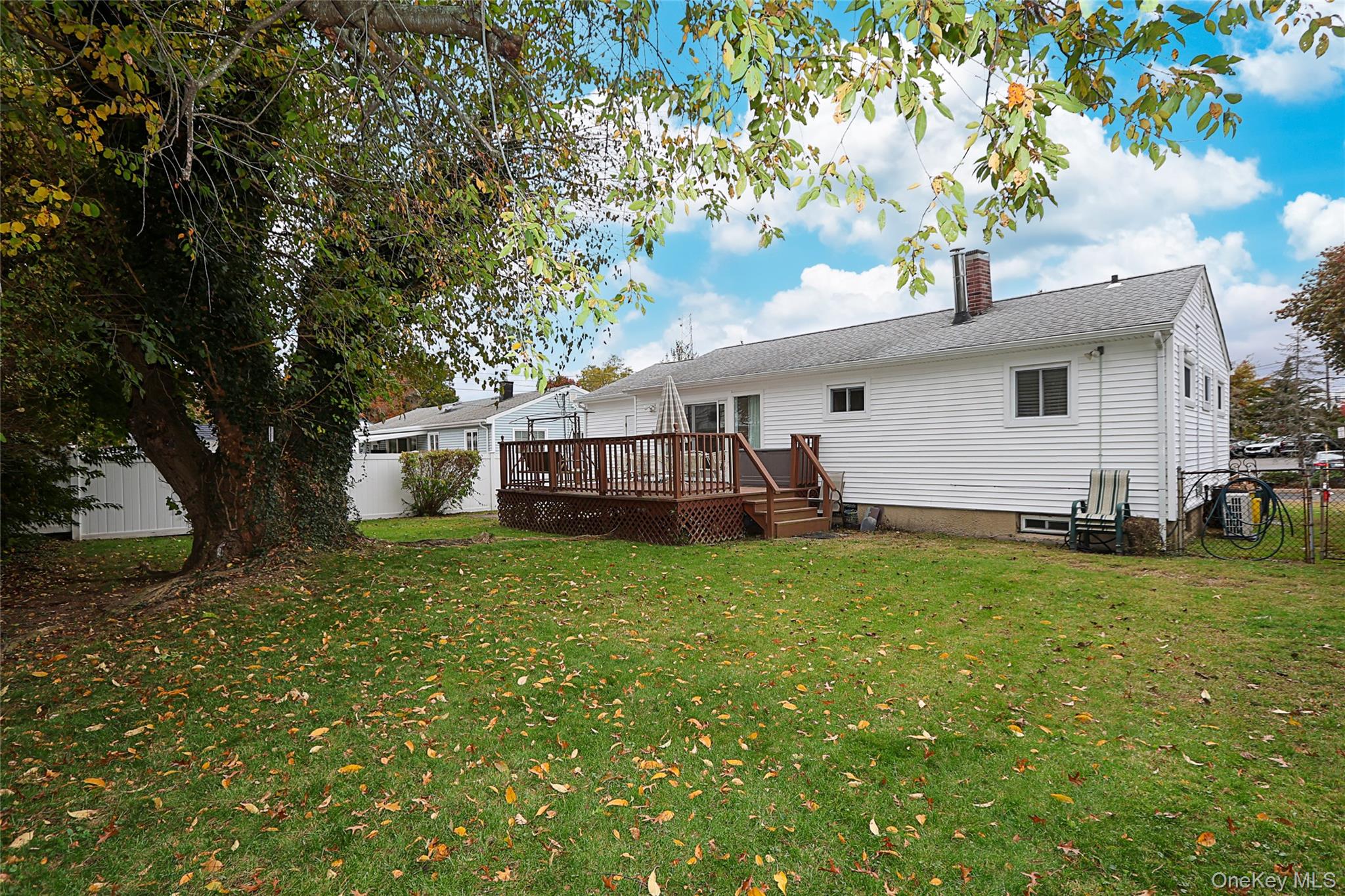 Plainview, New York 11803, United States, 3 Bedrooms Bedrooms, ,1 BathroomBathrooms,Residential,Active,238415