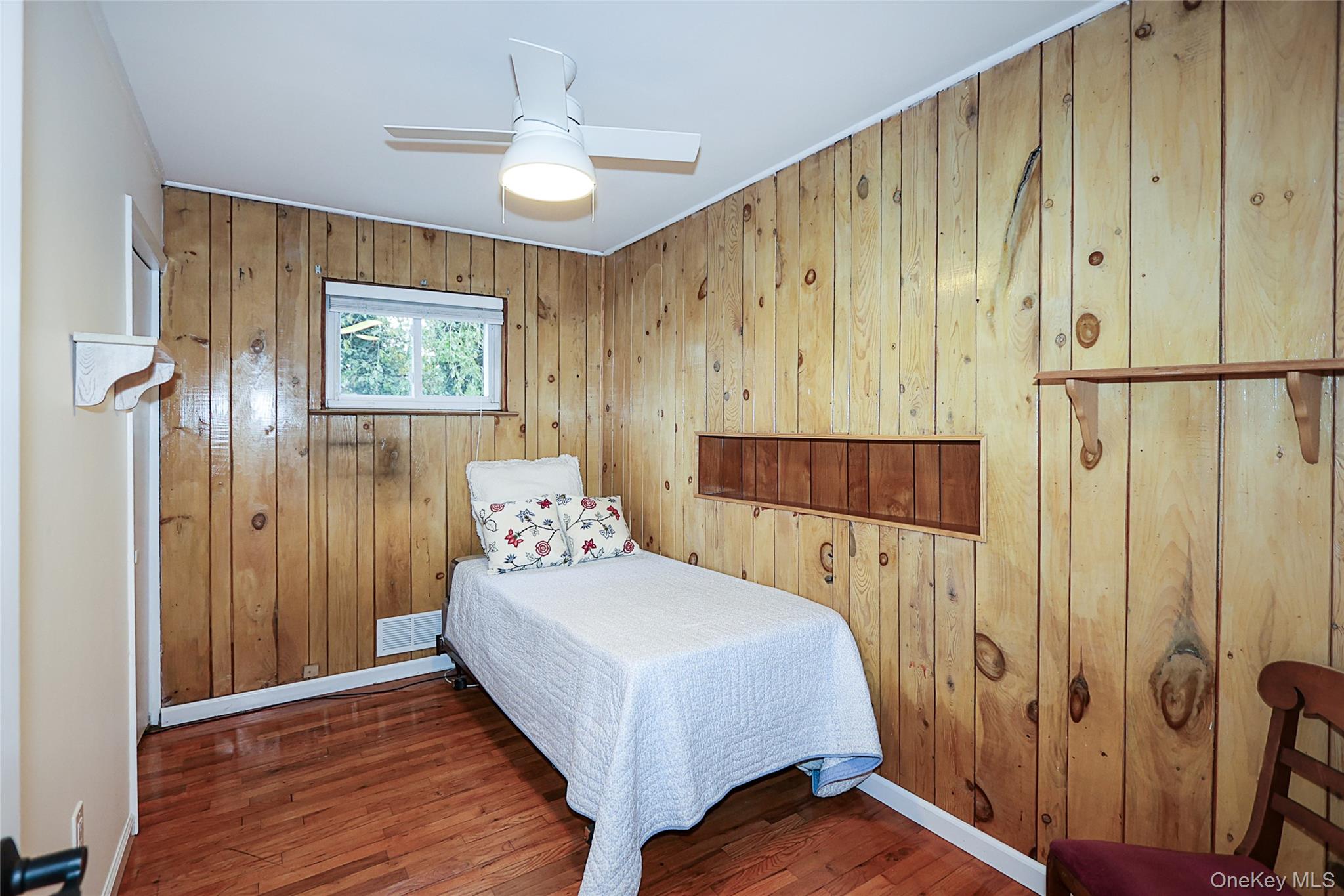 Plainview, New York 11803, United States, 3 Bedrooms Bedrooms, ,1 BathroomBathrooms,Residential,Active,238415