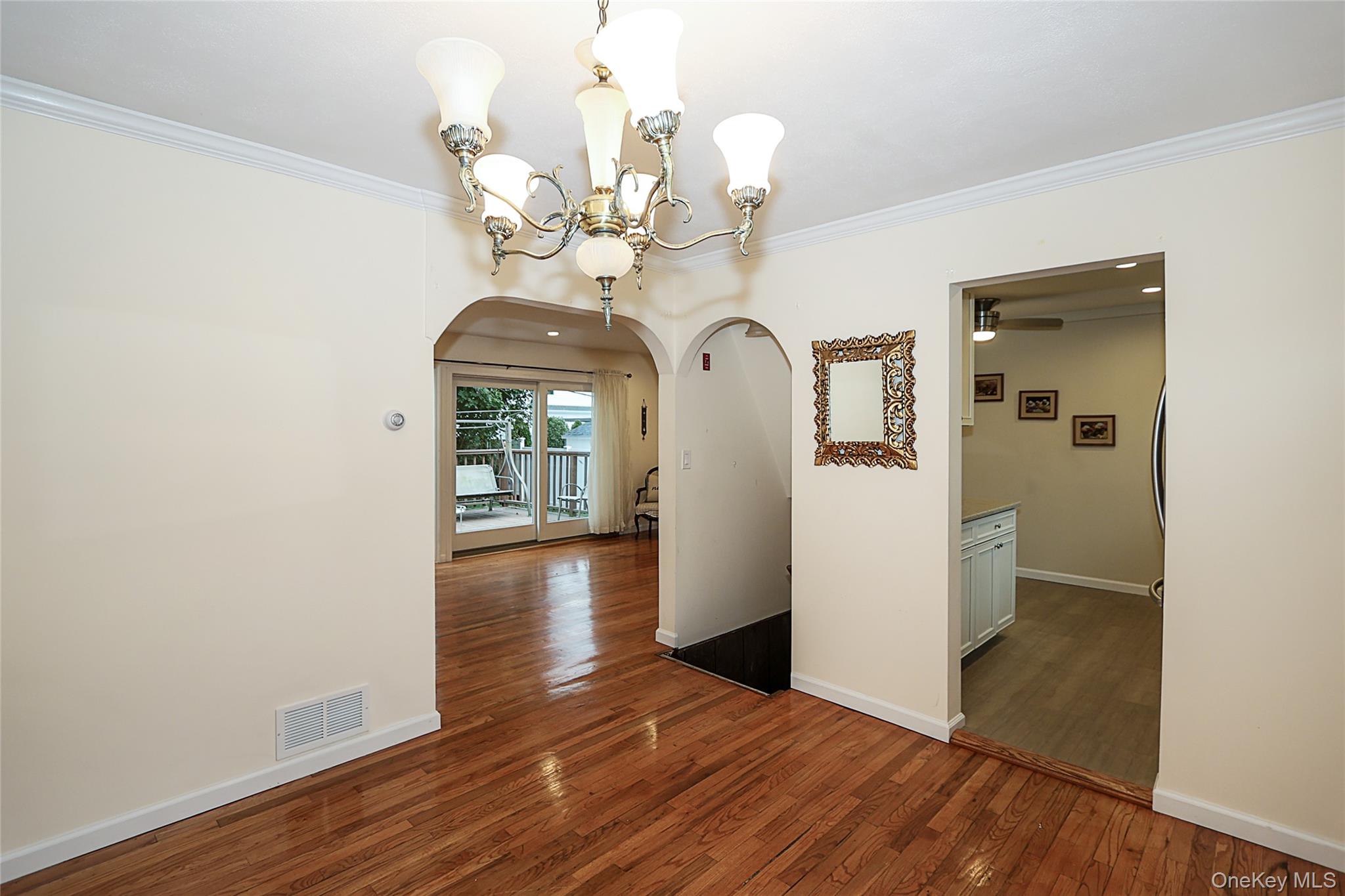 Plainview, New York 11803, United States, 3 Bedrooms Bedrooms, ,1 BathroomBathrooms,Residential,Active,238415