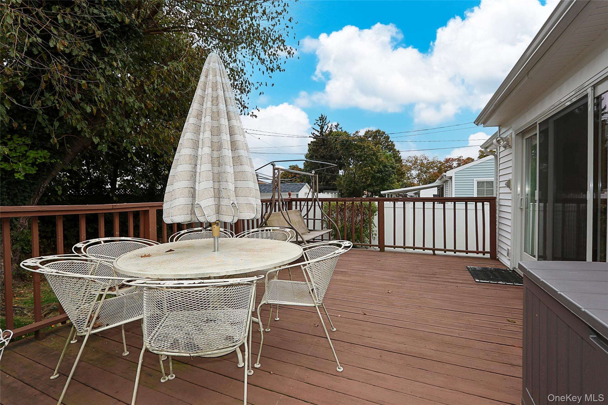 Plainview, New York 11803, United States, 3 Bedrooms Bedrooms, ,1 BathroomBathrooms,Residential,Active,238415