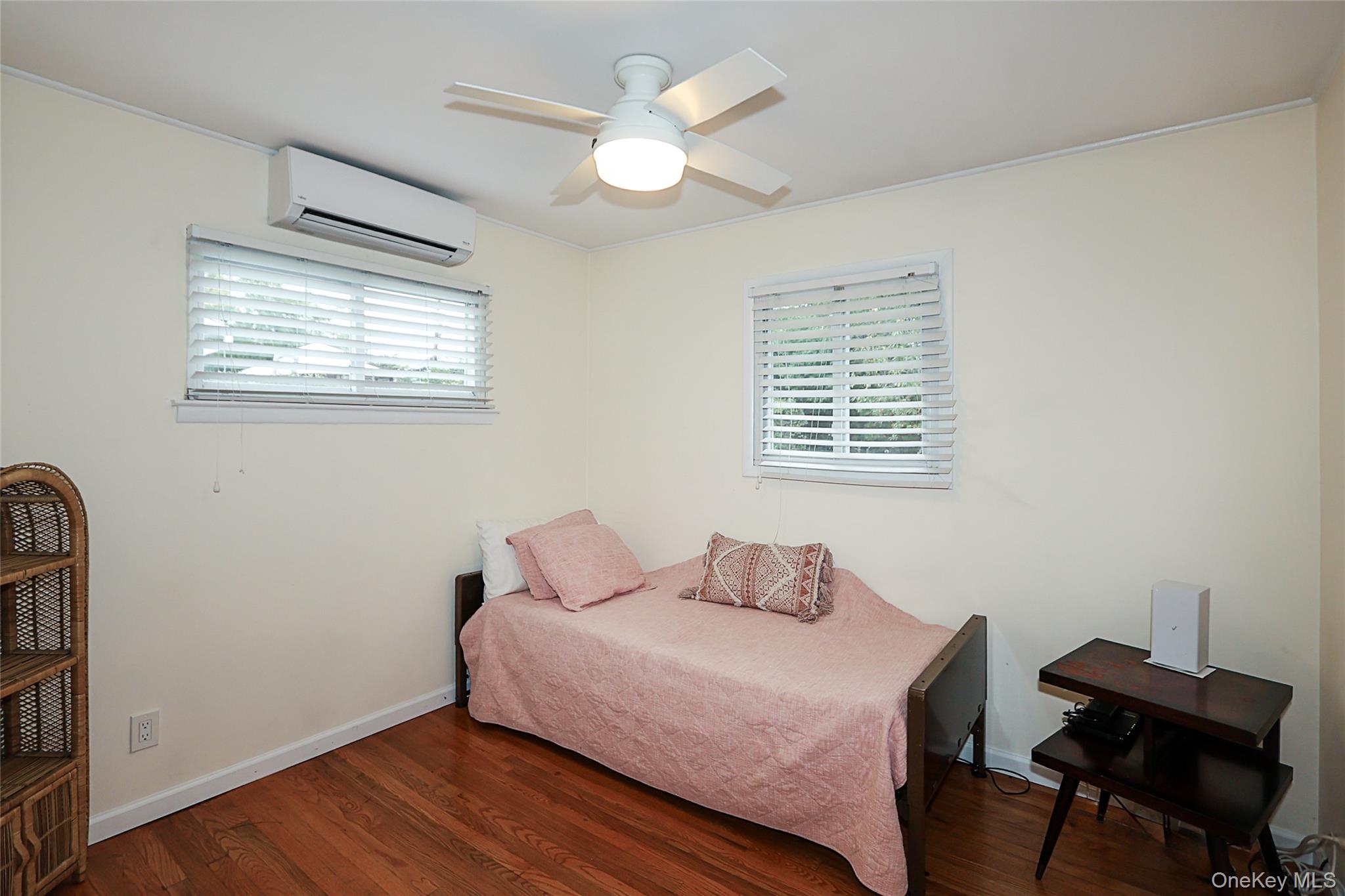 Plainview, New York 11803, United States, 3 Bedrooms Bedrooms, ,1 BathroomBathrooms,Residential,Active,238415