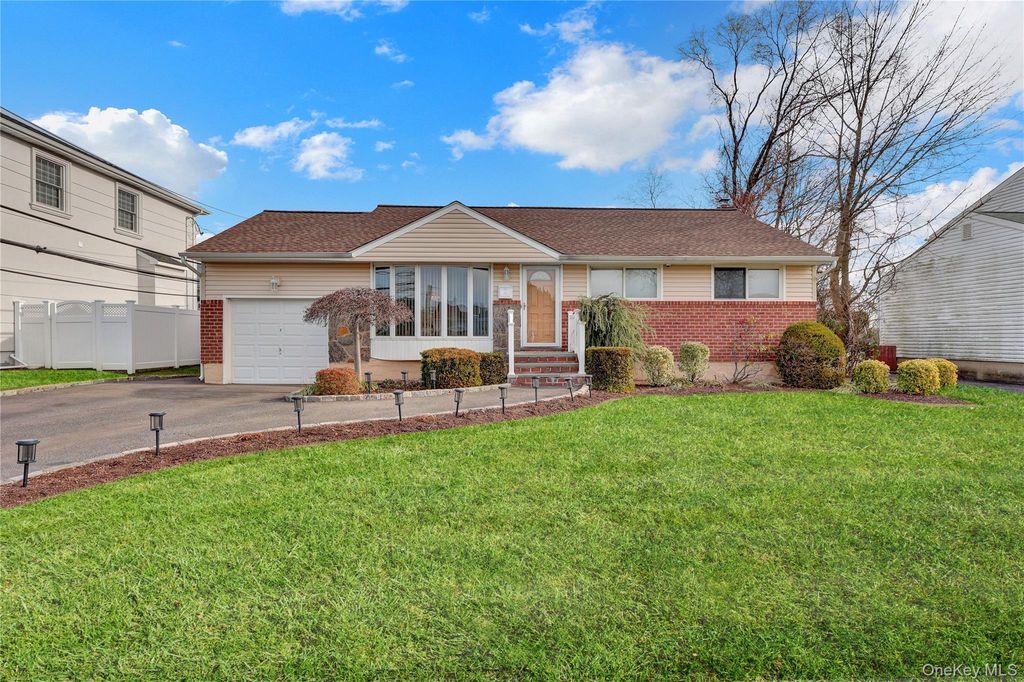 Photo of 46 Kalda Lane, Plainview, NY 11803 (MLS # 944726)