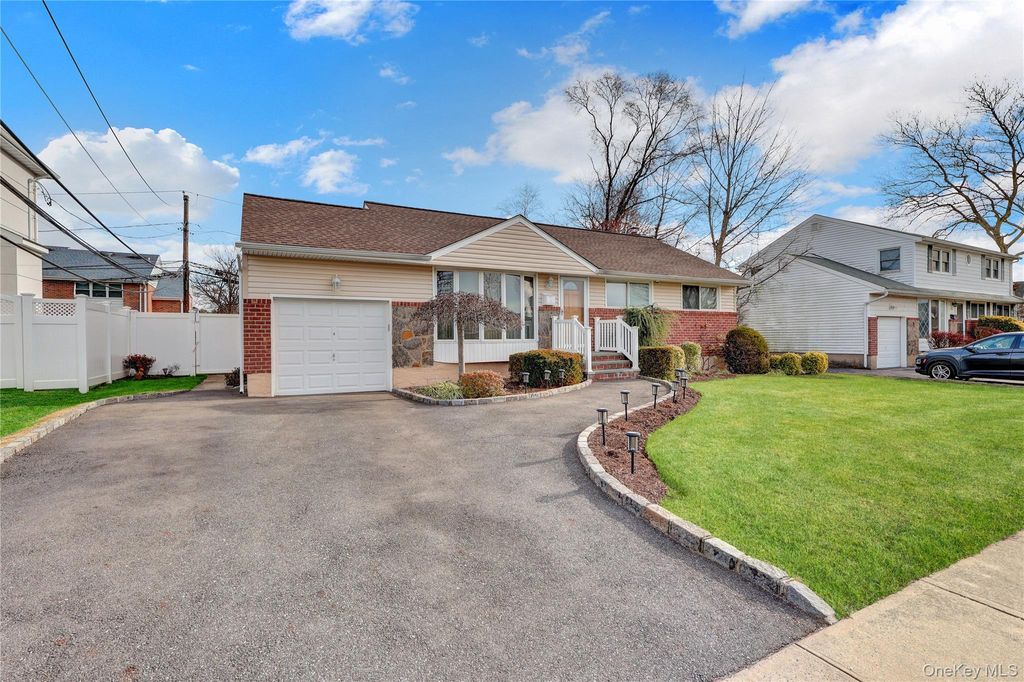 Photo of 46 Kalda Lane, Plainview, NY 11803 (MLS # 944726)