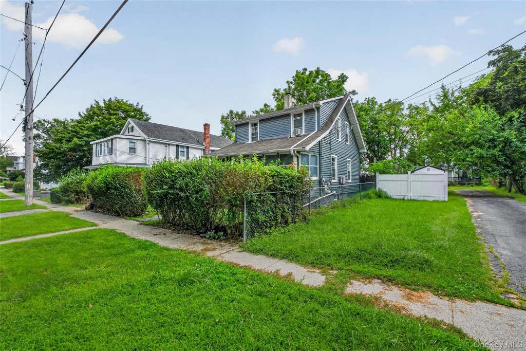 Photo of 30 Glenwood Avenue, Poughkeepsie, NY 12603 (MLS # 1027873)