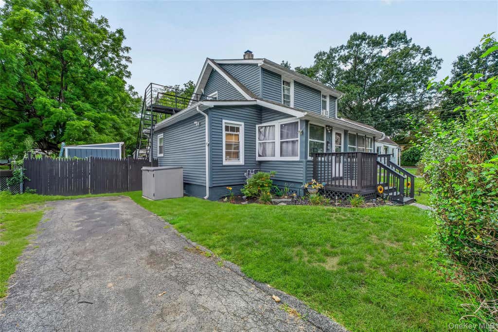 Photo of 30 Glenwood Avenue, Poughkeepsie, NY 12603 (MLS # 1027873)