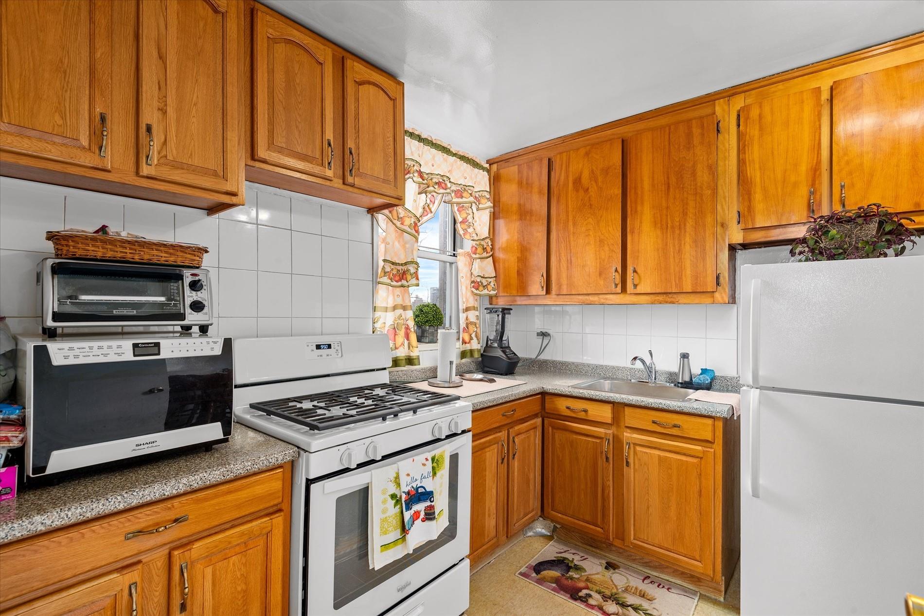 60-11 Broadway #3C, Woodside, New York image 13