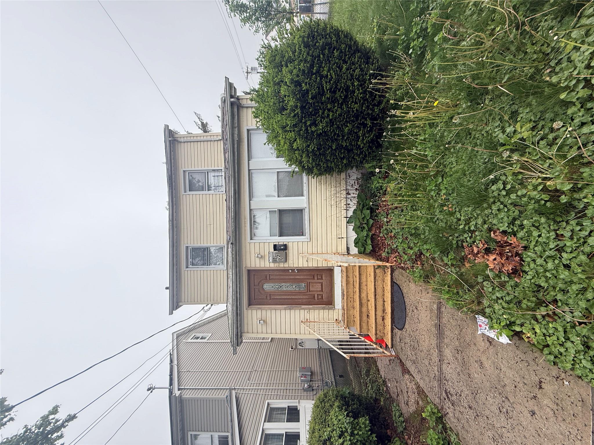 208th Street St, Saint Albans, Queens, NY - 5 Bedrooms  
3 Bathrooms  
8 Rooms - 