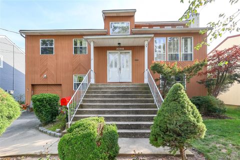 3268 Jackson Avenue Wantagh NY 11793