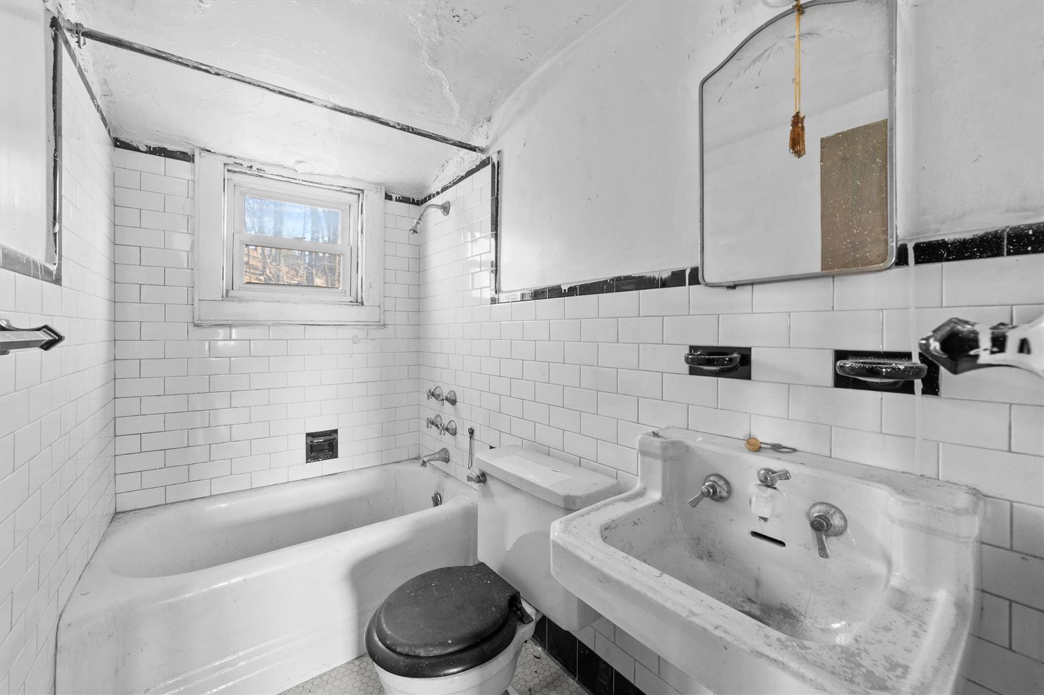 20 Lewis Parkway, Yonkers, New York image 36