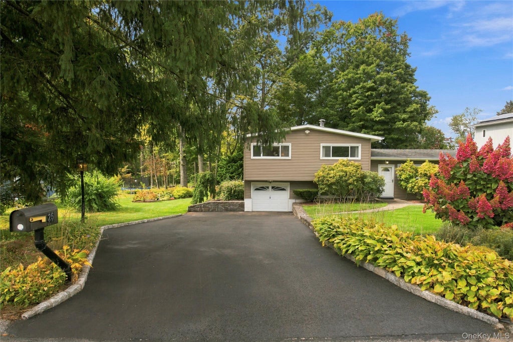 Photo of 25 Fawn Ridge Drive, Cortlandt Manor, NY 10567 (MLS # 1056580)