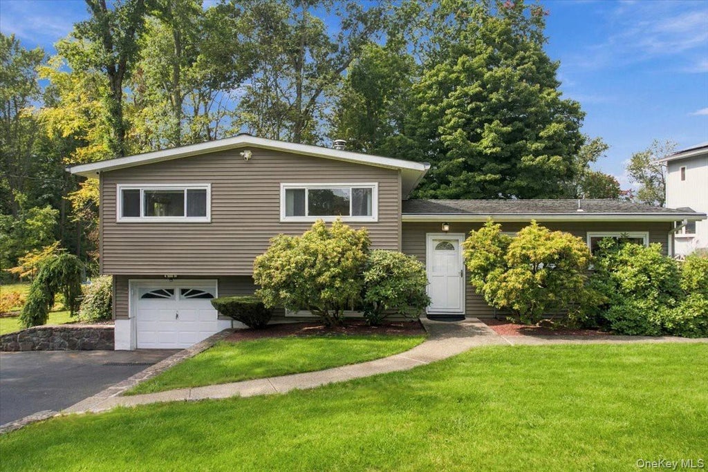 Photo of 25 Fawn Ridge Drive, Cortlandt Manor, NY 10567 (MLS # 1056580)