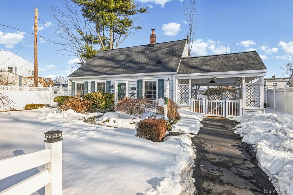 Photo of 15 Primrose Lane, Levittown, NY 11756 (MLS # 962554)