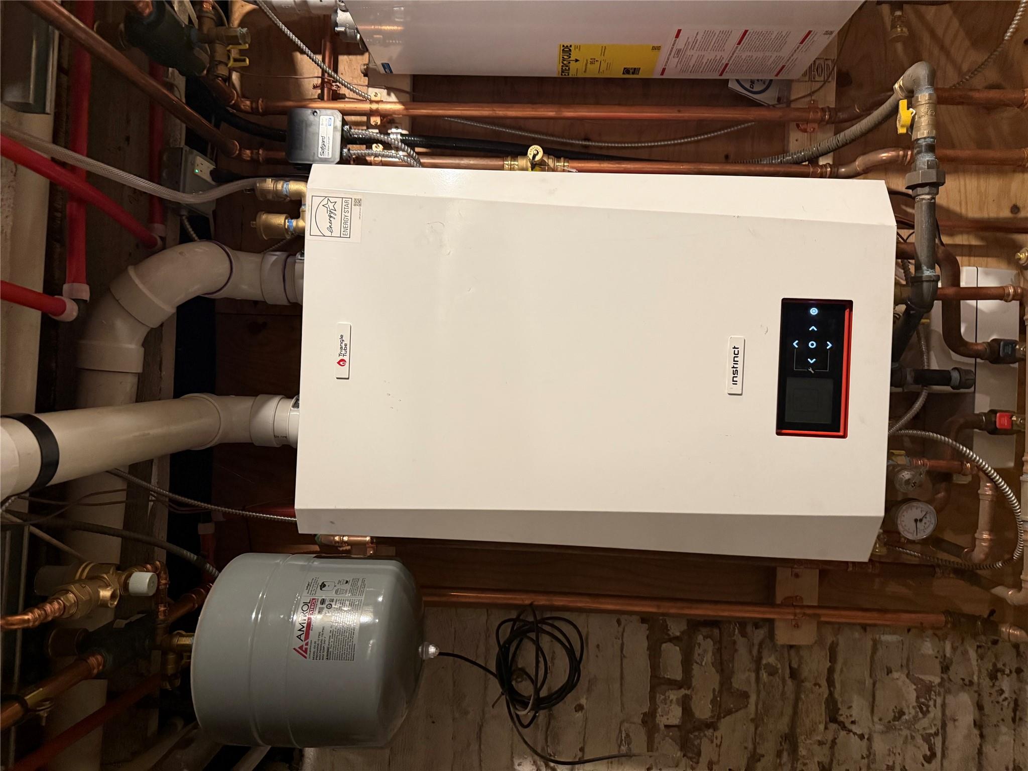 Kingston, New York 12401, United States, 5 Bedrooms Bedrooms, ,2 BathroomsBathrooms,Residential,Active,80509