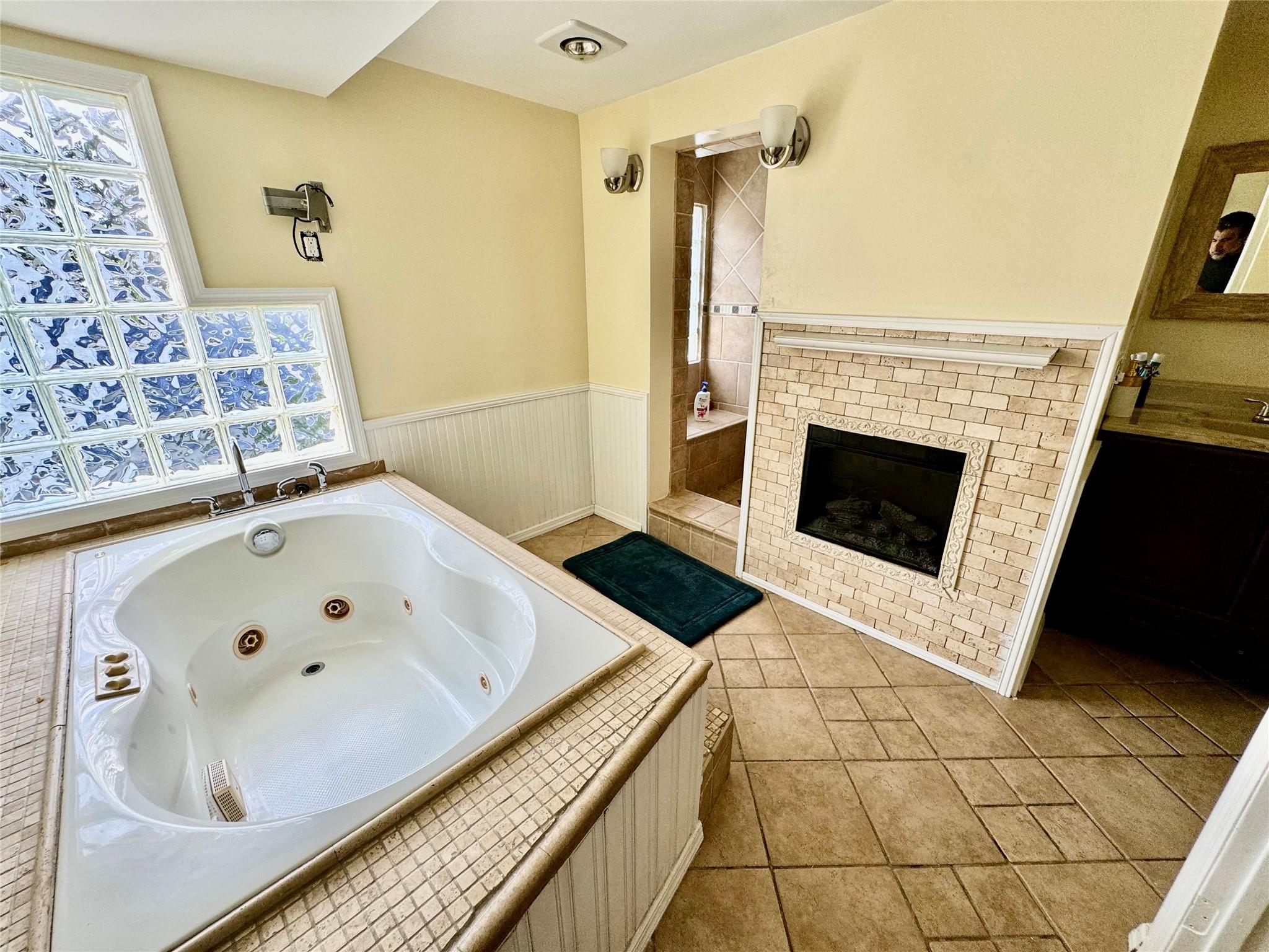 Kingston, New York 12401, United States, 5 Bedrooms Bedrooms, ,2 BathroomsBathrooms,Residential,Active,80509