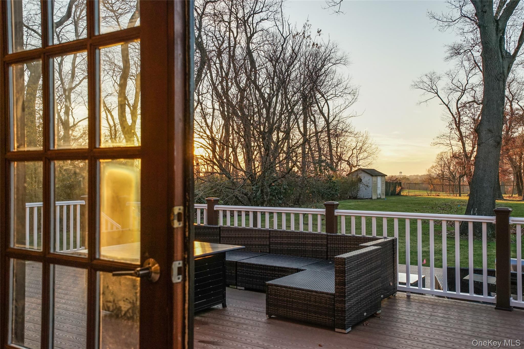 1041 Glen Cove Avenue