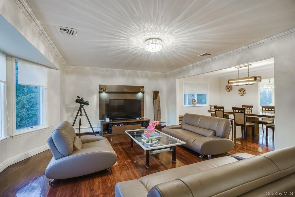 Photo of 1041 Glen Cove Avenue, Roslyn Harbor, NY 11576 (MLS # 938204)