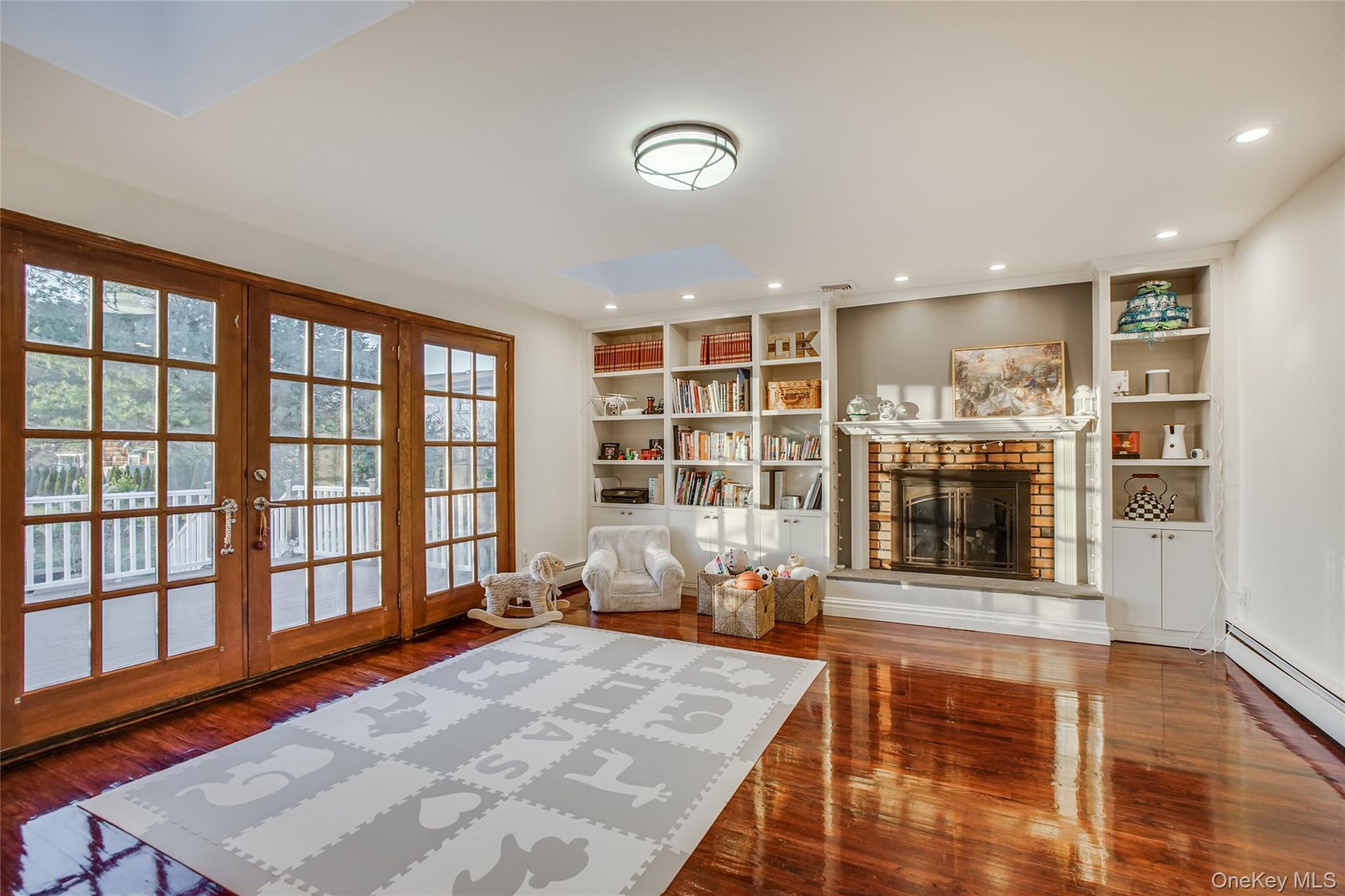 1041 Glen Cove Avenue