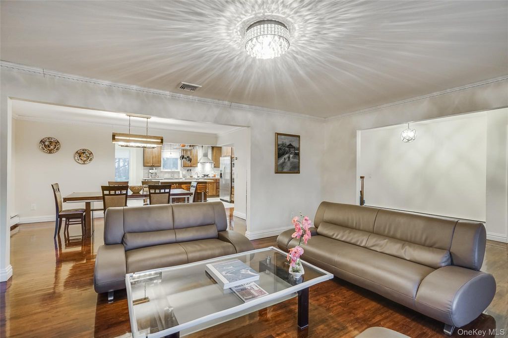 Photo of 1041 Glen Cove Avenue, Roslyn Harbor, NY 11576 (MLS # 938204)