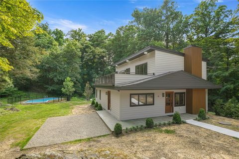 Tiny photo for 10 Wood Dale Avenue, Croton-on-Hudson, NY 10520 (MLS # 890807)