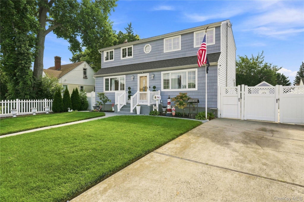 Photo of 310 Audley Court, Copiague, NY 11726 (MLS # 1048906)