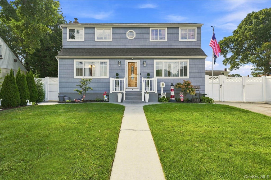 Photo of 310 Audley Court, Copiague, NY 11726 (MLS # 1048906)