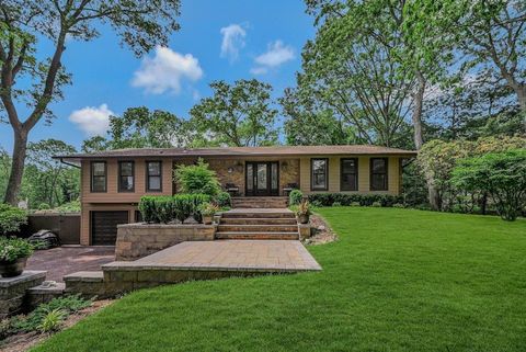 36 Woodland Lane Smithtown NY 11787