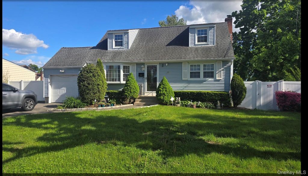 Photo of 33 Hilliard Avenue, Central Islip, NY 11722 (MLS # 1000866)