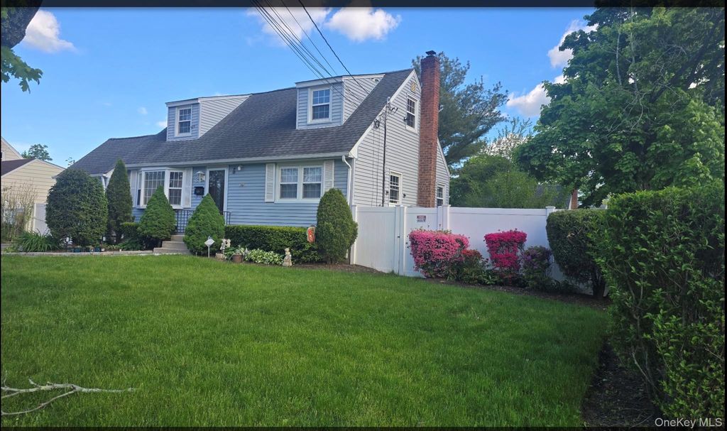 Photo of 33 Hilliard Avenue, Central Islip, NY 11722 (MLS # 1000866)