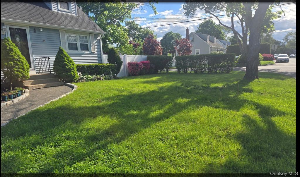 Photo of 33 Hilliard Avenue, Central Islip, NY 11722 (MLS # 1000866)