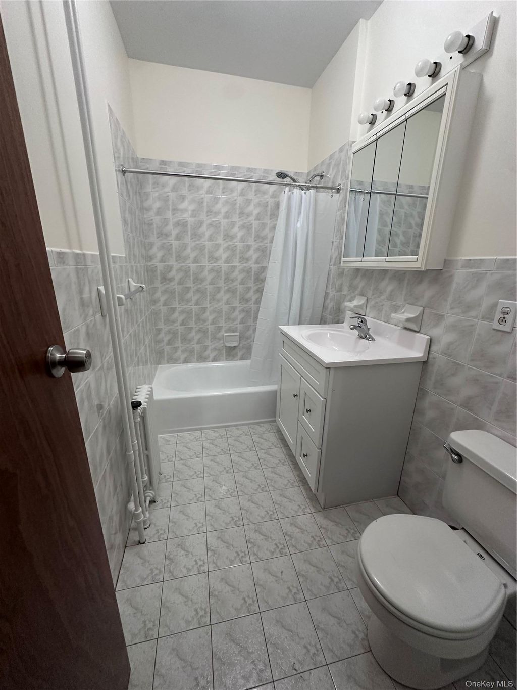 Photo of 1939 Gates Avenue, Ridgewood, NY 11385 (MLS # 986354)