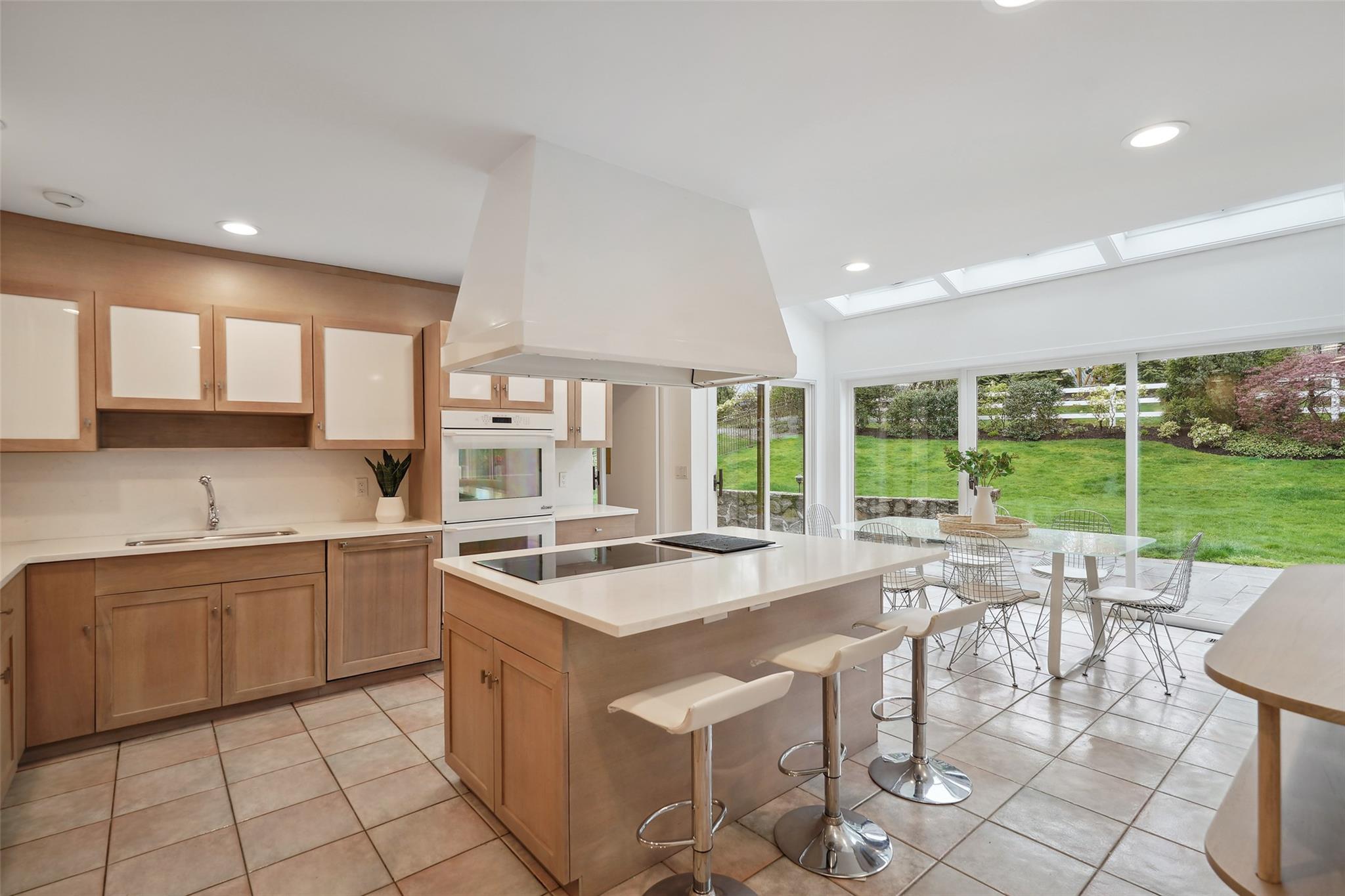 858 Fenimore Road, Larchmont, Florida image 10