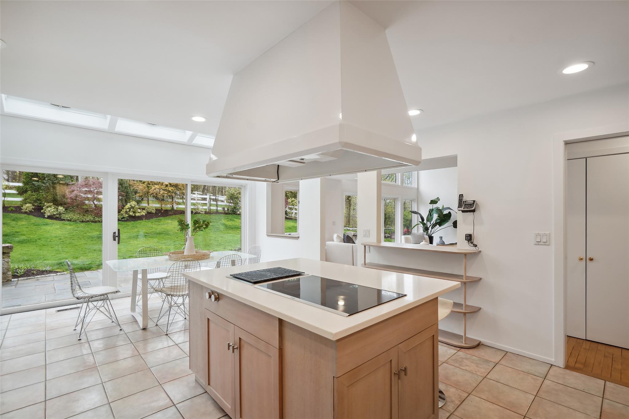 858 Fenimore Road, Larchmont, Florida image 12