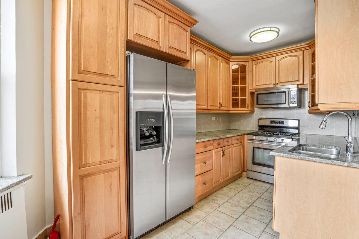 110-34 73 Road #6J, Forest Hills, New York image 4