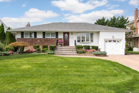 9 Rockaway Place Massapequa NY 11758