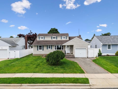 Apartment For Sale - 22 Scholl Drive<br/> Farmingdale, NY 11735