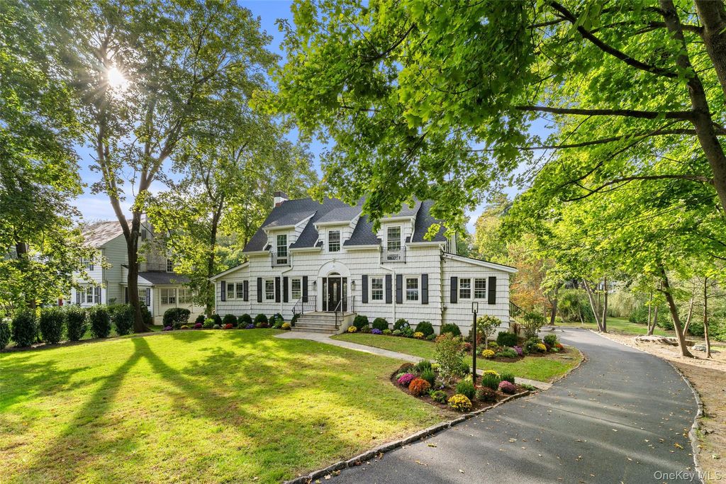 Photo of 21 Cambridge Road, Scarsdale, NY 10583 (MLS # 919624)